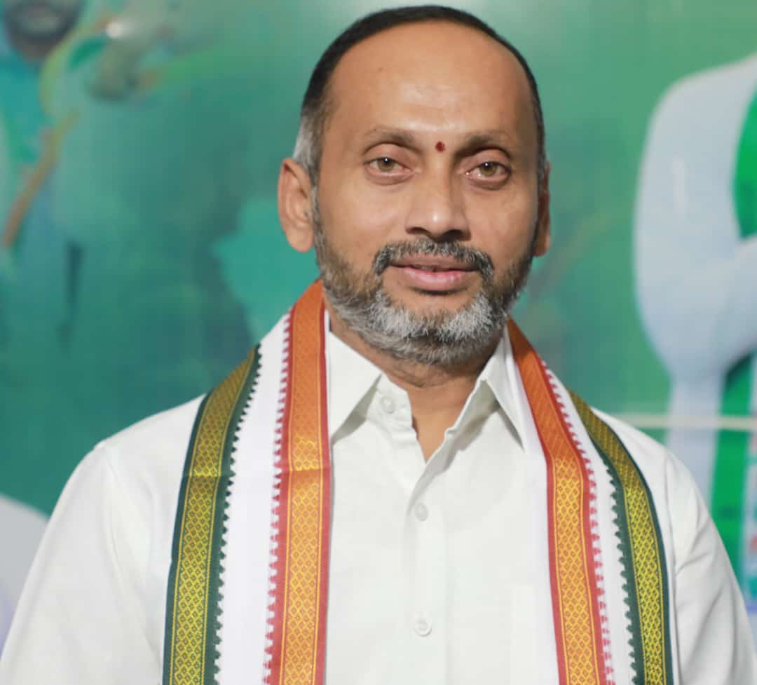 రైతుల బ్యాంకు ఖాతాల్లో రైతుబంధు డబ్బులు జమ చేస్తున్న తెలంగాణ రాష్ట్ర ప్రభుత్వం