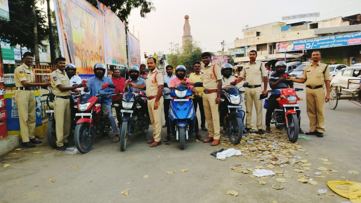 రోడ్డు భద్రతా నియమాలను పాటించడం ద్వారా నే రోడ్డు ప్రమాదాలను నివారించగలం:జిల్లా ఎస్పీ రితిరాజ్