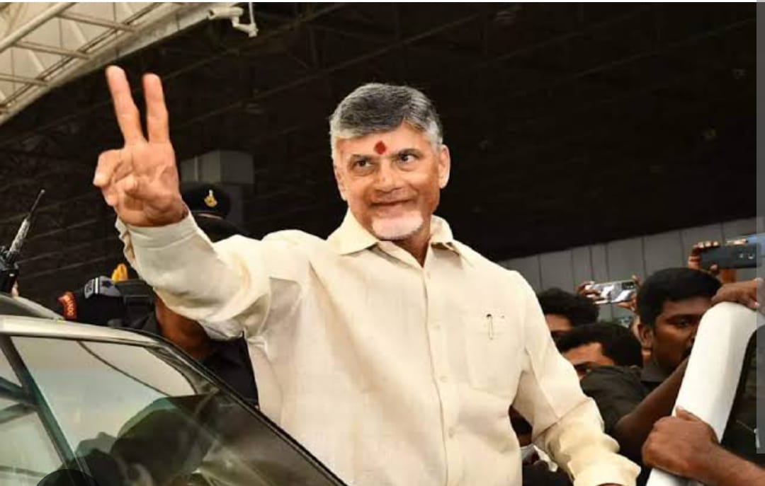 హైదరాబాద్ నుంచి ఢిల్లీ బయలుదేరిన చంద్రబాబు