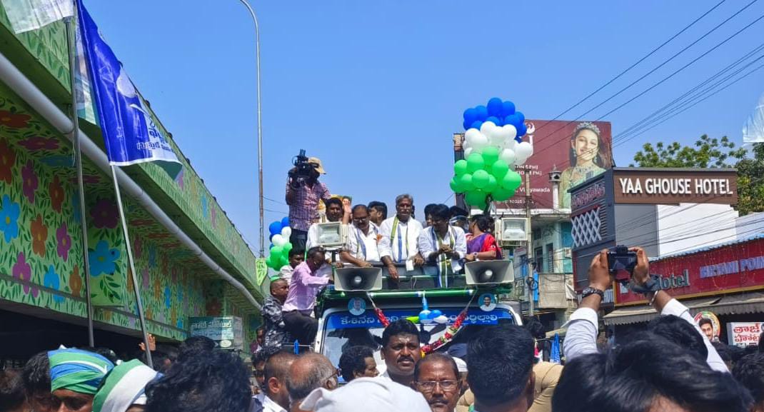 YSRCP ఎంపీ అభ్యర్థిగా కేశినేని నాని నామినేషన్