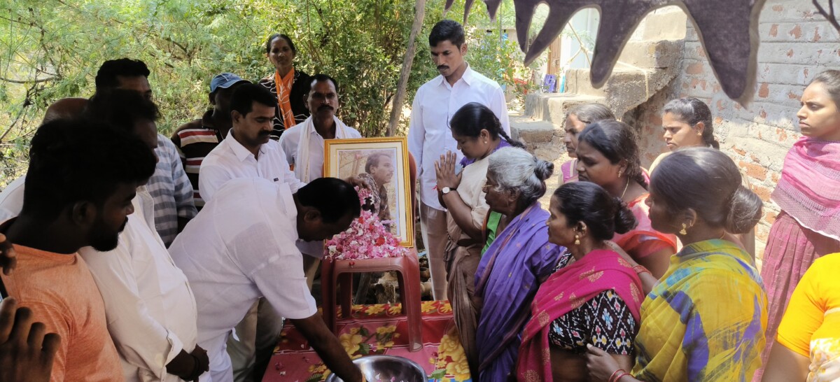 మావోయిస్టు నేత సిరిపెల్లి సుధాకర్ అలియాస్ శంకరన్న కుటుంబాన్ని పరామర్శించిన