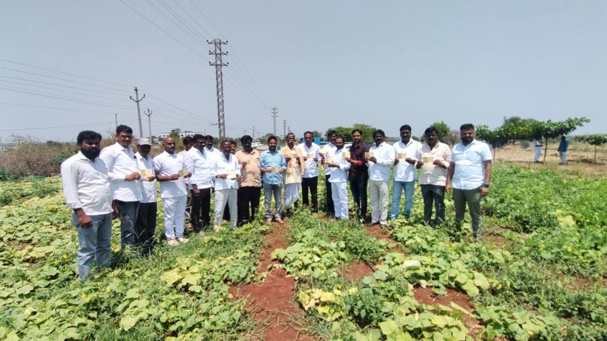 రైతులకి ఇచ్చిన హామీలని వెంటనే నెరవేర్చండి: మాజీ ఎమ్మెల్యే డాక్టర్ మెతుకు ఆనంద్