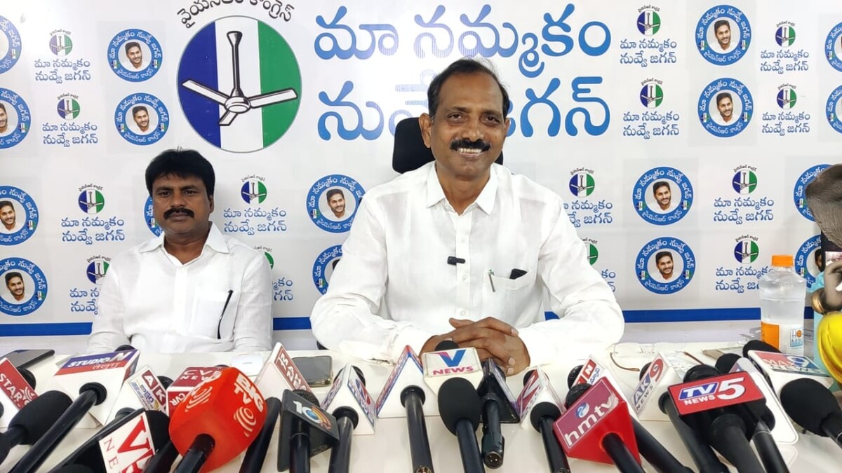 పార్టీ కార్యాలయం లో ఏర్పాటు చేసిన పాత్రికేయుల సమావేశంలో ఎమ్మెల్యే గోపిరెడ్డి శ్రీనివాసరెడ్డి మాట్లాడుతూ