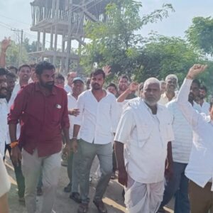 పర్వేదలో లాఠీచార్జి-ఉద్రిక్తతహాల్ చల్ చేసి దురుసుగా ప్రవర్తించిన ఇన్స్పెక్టర్ ఏ.నాగరాజ్