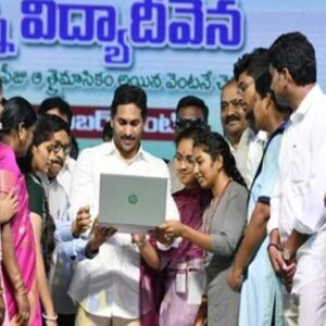 ఫీజు చెల్లించని తల్లులకు ప్రభుత్వం నోటీసులు