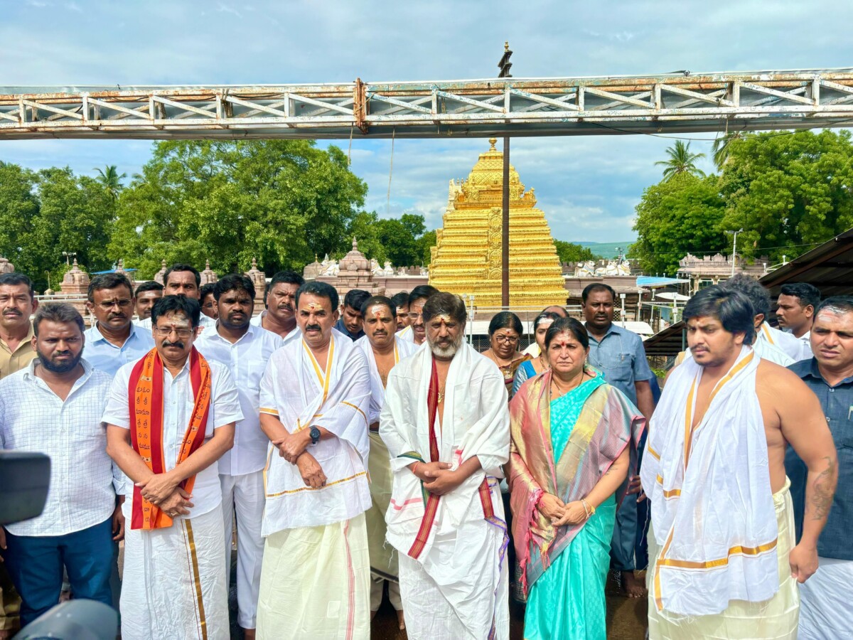 తెలుగు ప్రజల జీవితాల్లో వెలుగులు నిండాలి