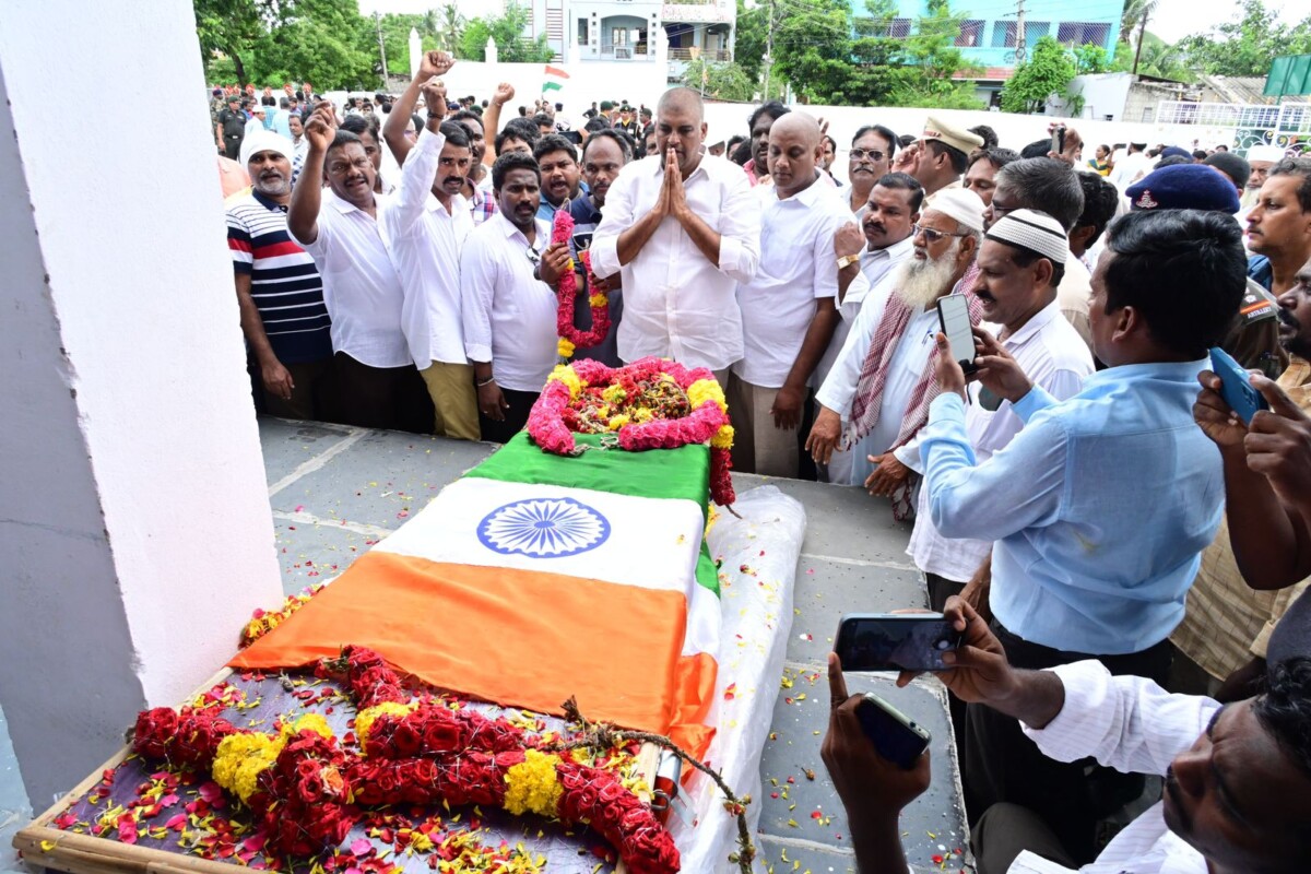 బాపట్ల పట్టణంలోని భావపురి కాలనీ వాస్తవ్యులు