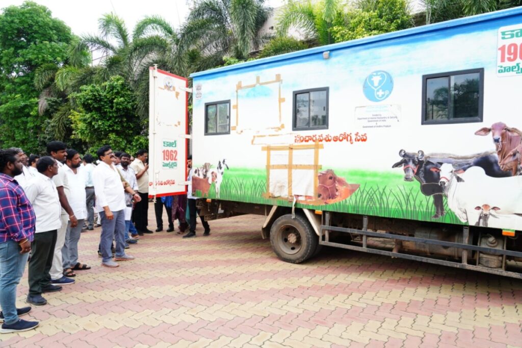 మారుమూల గ్రామాలకు సైతం సంచార పశు ఆరోగ్య సేవా వైద్య 