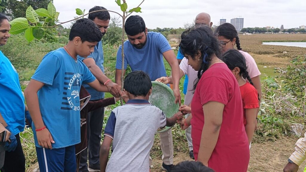 చెట్లను నాటుదాం పర్యవర్ణని కాపాడు కుందాం