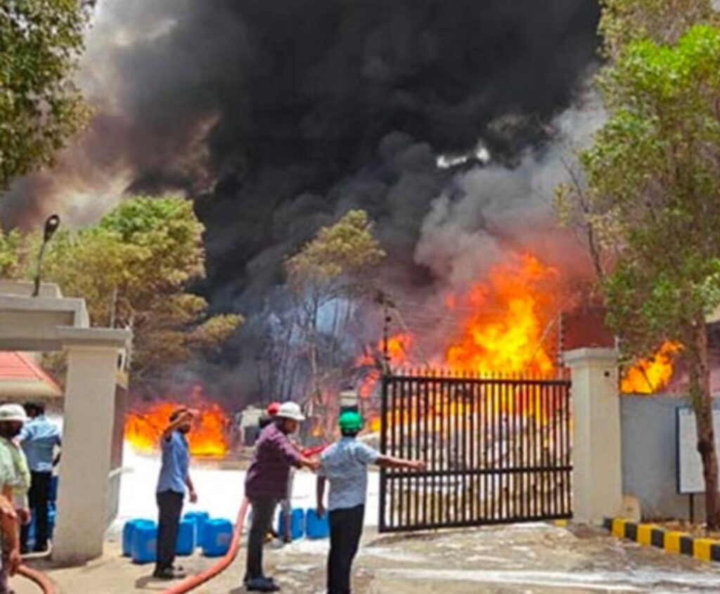 అనకాపల్లి జిల్లా లో భారీ అగ్నిప్రమాదం