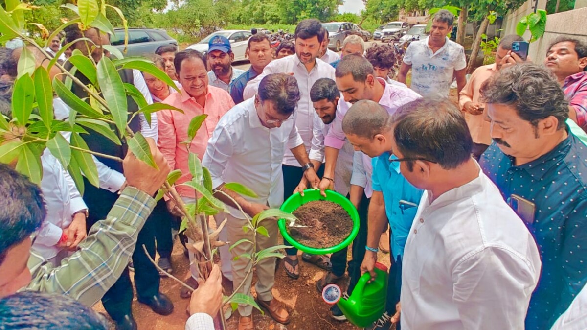 ఐకమత్యంతో ఉన్నపుడే కాలనీ అభివృద్ధి సాధ్యం : ఎమ్మెల్యే