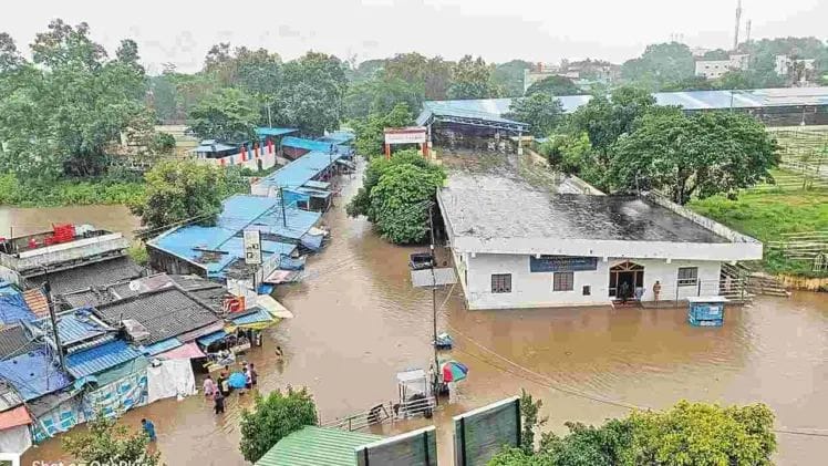 వణికించిన వర్షం