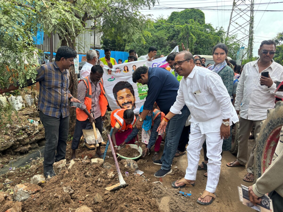 స్వచ్ఛదనం – పచ్చదనం కార్యక్రమంలో పాల్గొన్న కార్పొరేటర్ వెంకటేష్ గౌడ్”