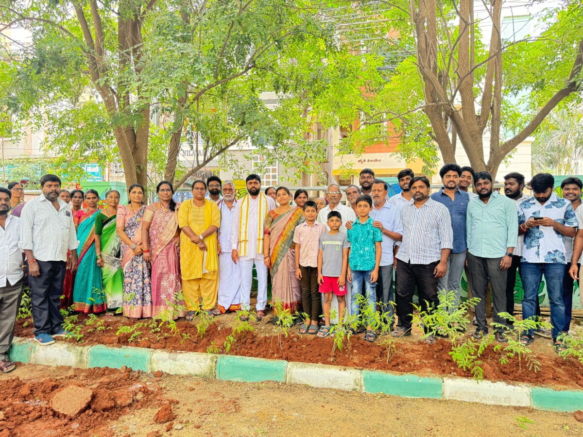 పుట్టినరోజు సందర్బంగా శ్రీనివాస్ నగర్ నగర్ పార్క్ లో మొక్కలు