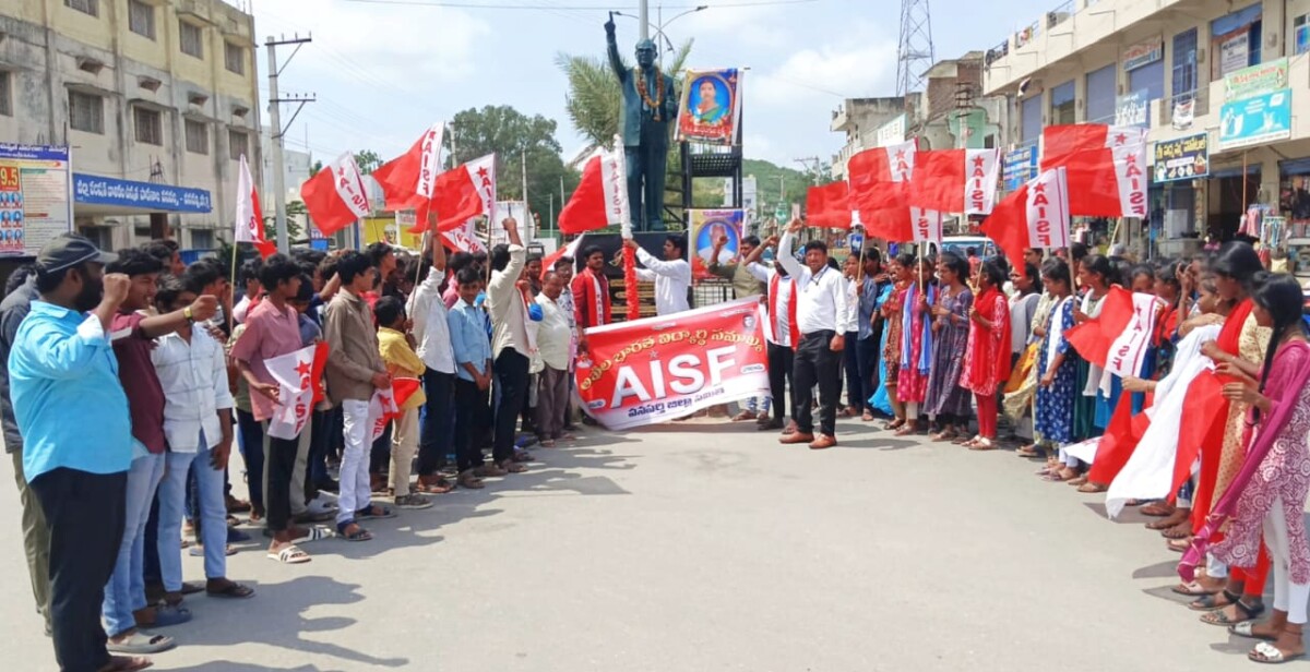 ప్రభుత్వ ఆసుపత్రి పారిశుద్ధ్య సెక్యూరిటీ కార్మికుల ఐదు నెలల పెండింగ్