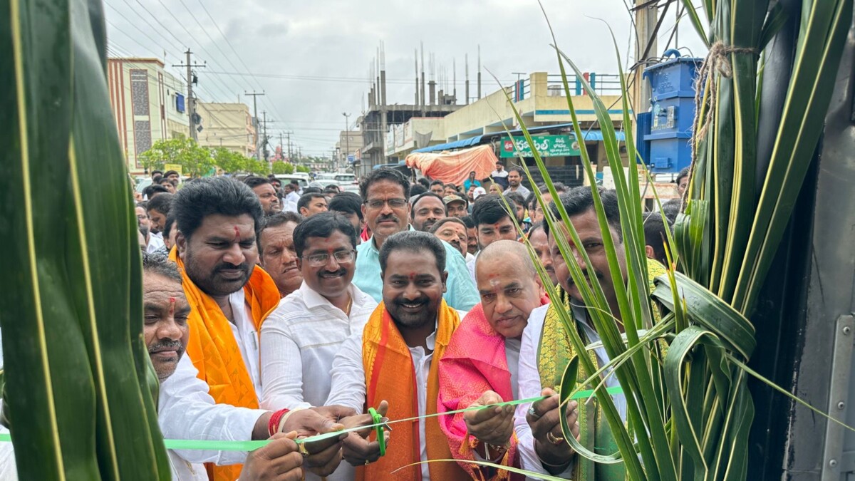 నూతన బస్సు సర్వీస్ ను ప్రారంభించిన పటాన్ చెరు   కాట శ్రీనివాస్ గౌడ్