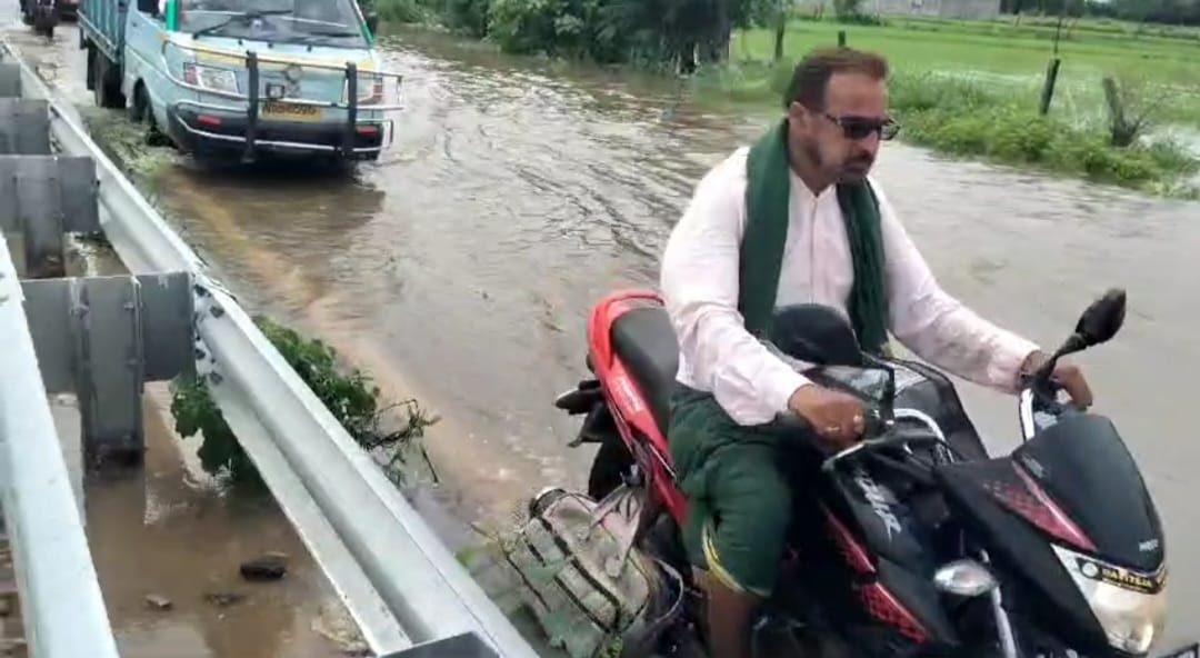 జగిత్యాలలో తెల్లవారుజామున భారీ వర్షం కురిసింది.