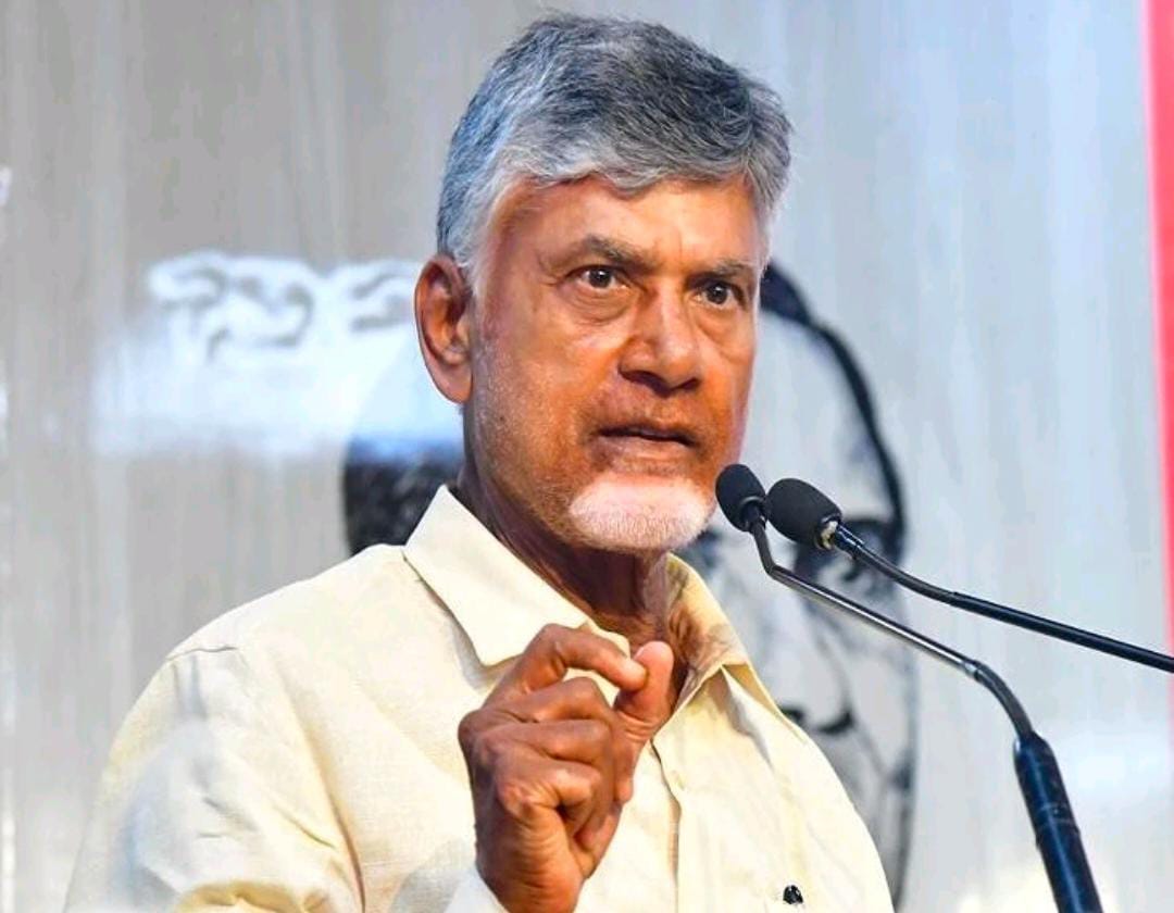 Chandrababu : రేపు స్కూలుకు సెలవు ఇవ్వాలి: చంద్రబాబు