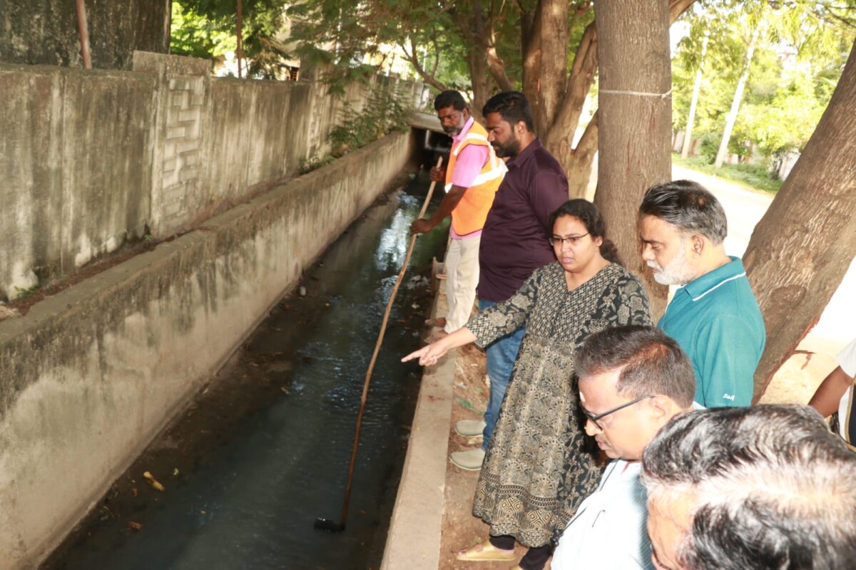 ప్రధాన కాలువల్లో చెత్త తొలగింపు పనులు