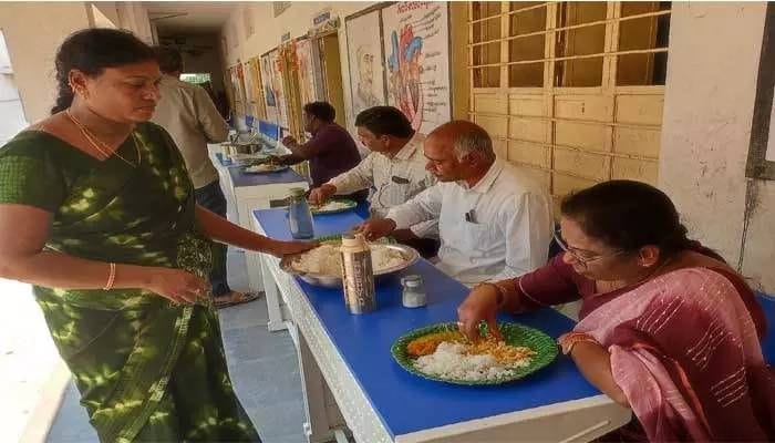 కస్తూర్బా బాలికల పాఠశాలను ఆకస్మిక తనిఖీ:జడ్పీ సీఈఓ లక్ష్మీకాంతమ్మ