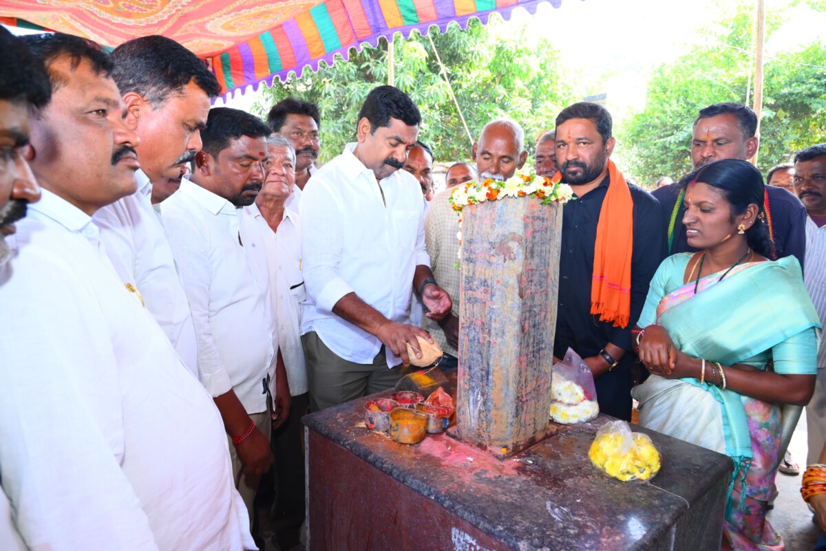 సిసి రోడ్డు మరియు డ్రైనేజీ కి శంకుస్థాపన చేసిన వర్ధన్నపేట ఎమ్మెల్యే కేఆర్ నాగరాజు