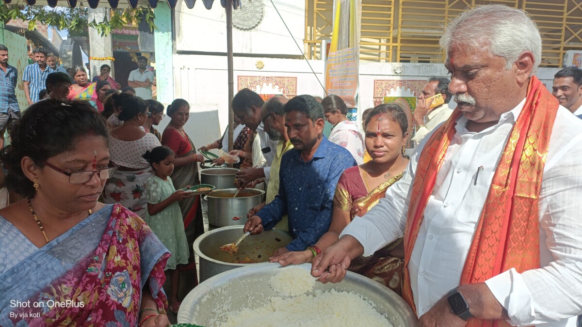 వైభవంగా శ్రీ సాయిబాబా మందిరం వార్షికోత్సవం