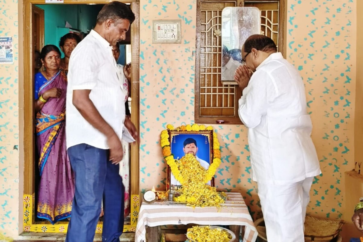 దమ్మపేట పలు కుటుంబాలను పరామర్శించిన మాజీ MLA మెచ్చా నాగేశ్వరరావు