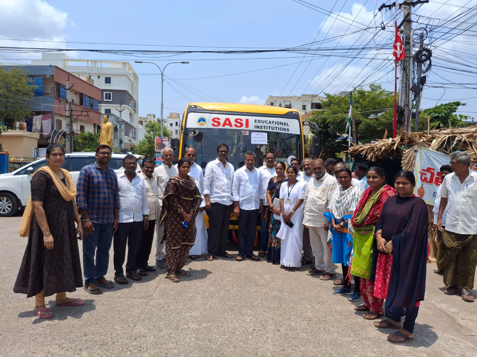 అమరావతి పనుల పునః ప్రారంభానికి భారీగా తరలిన ప్రజలు.