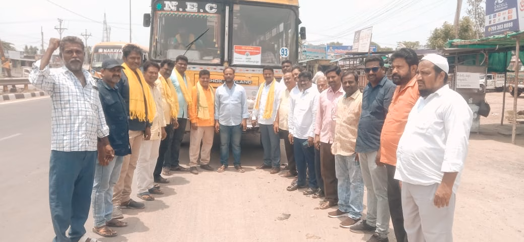 అన్నీ దారులు అమరావతి రహదారి వైపే