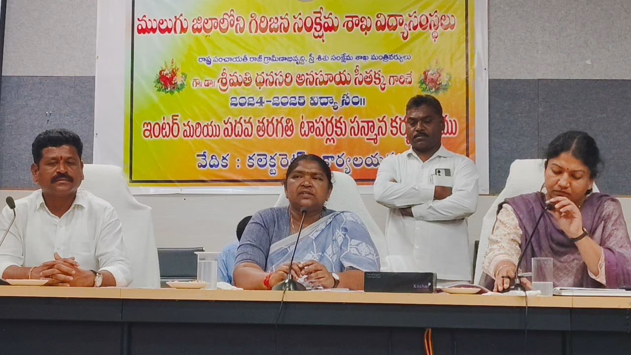 అన్ని శాఖల అధికారులు క్షేత్రస్థాయిలో పర్యటించి ప్రజల సమస్యలను తెలుసుకోవాలి.