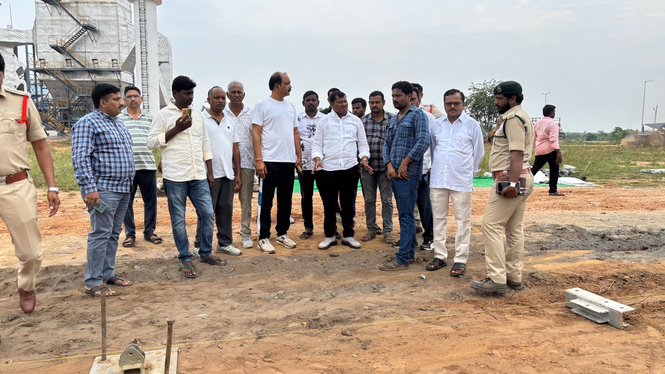 మంత్రి భట్టి విక్రమార్క మల్లు పర్యటన : ఏర్పాట్లను పరిశీలించిన ఎమ్మెల్యే జారే