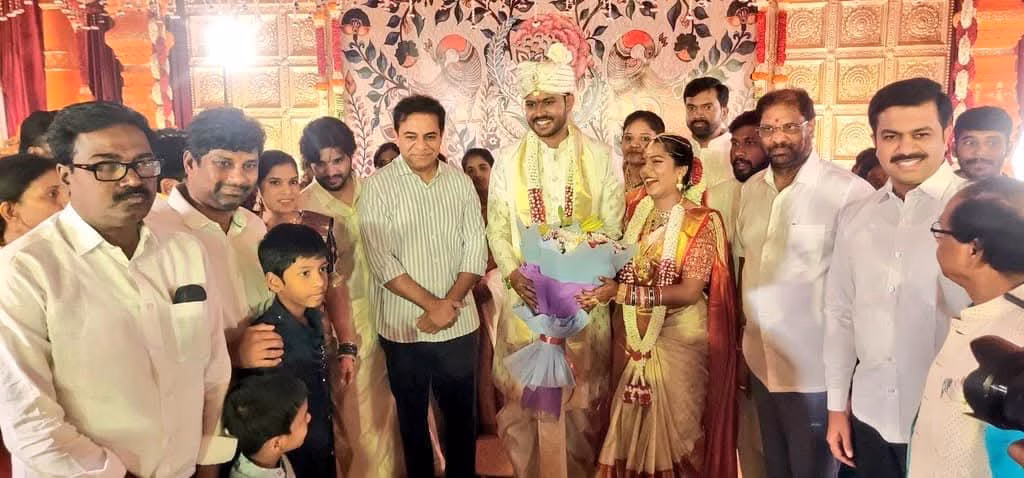 పెద్దపల్లి జిల్లాకి చెందిన బీఆర్ఎస్ నాయకురాలు దాసరి ఉష వివాహానికి హాజరయి