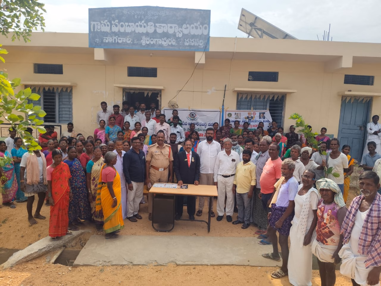 ఉపాధి హామీ చట్టం,కల్తీ సారా కళ్ళు లాంటి మత్తు పదార్థాలపై అవగాహన కల్పించిన.
