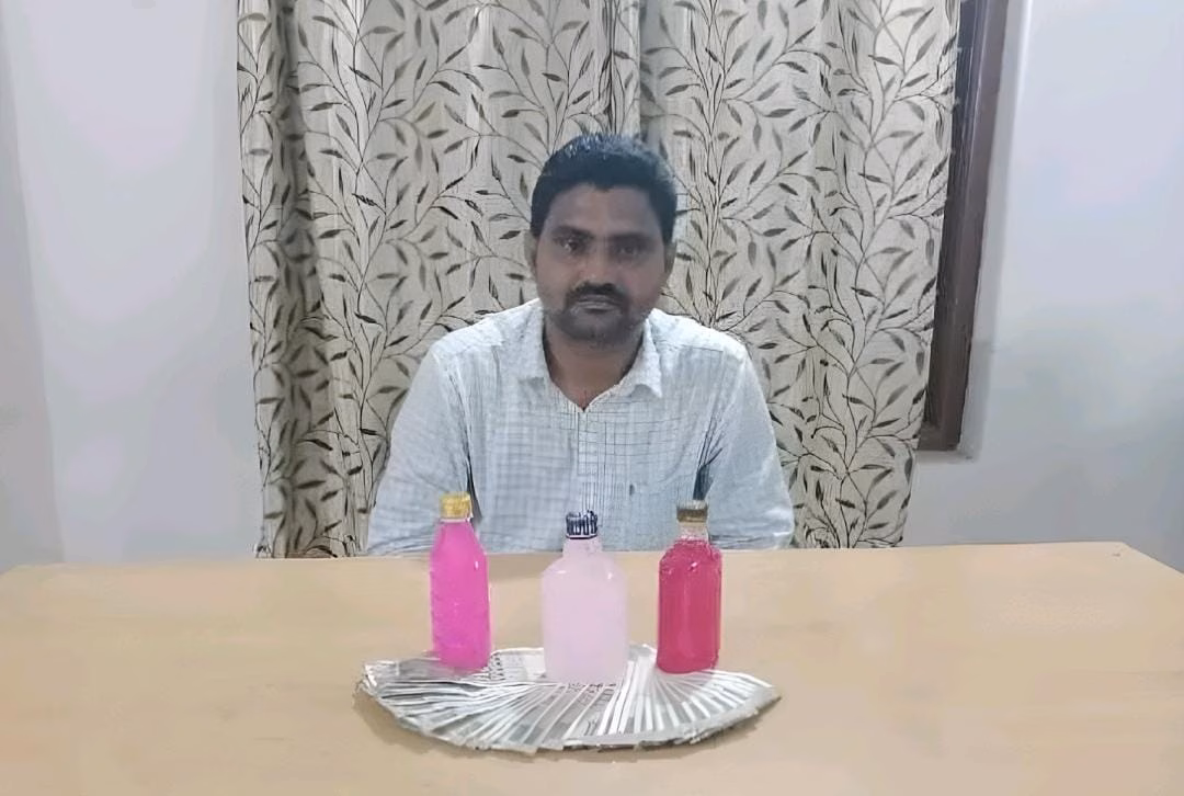 ఏసీబీకి చిక్కిన గ్రామ రెవెన్యూ కార్యదర్శి
