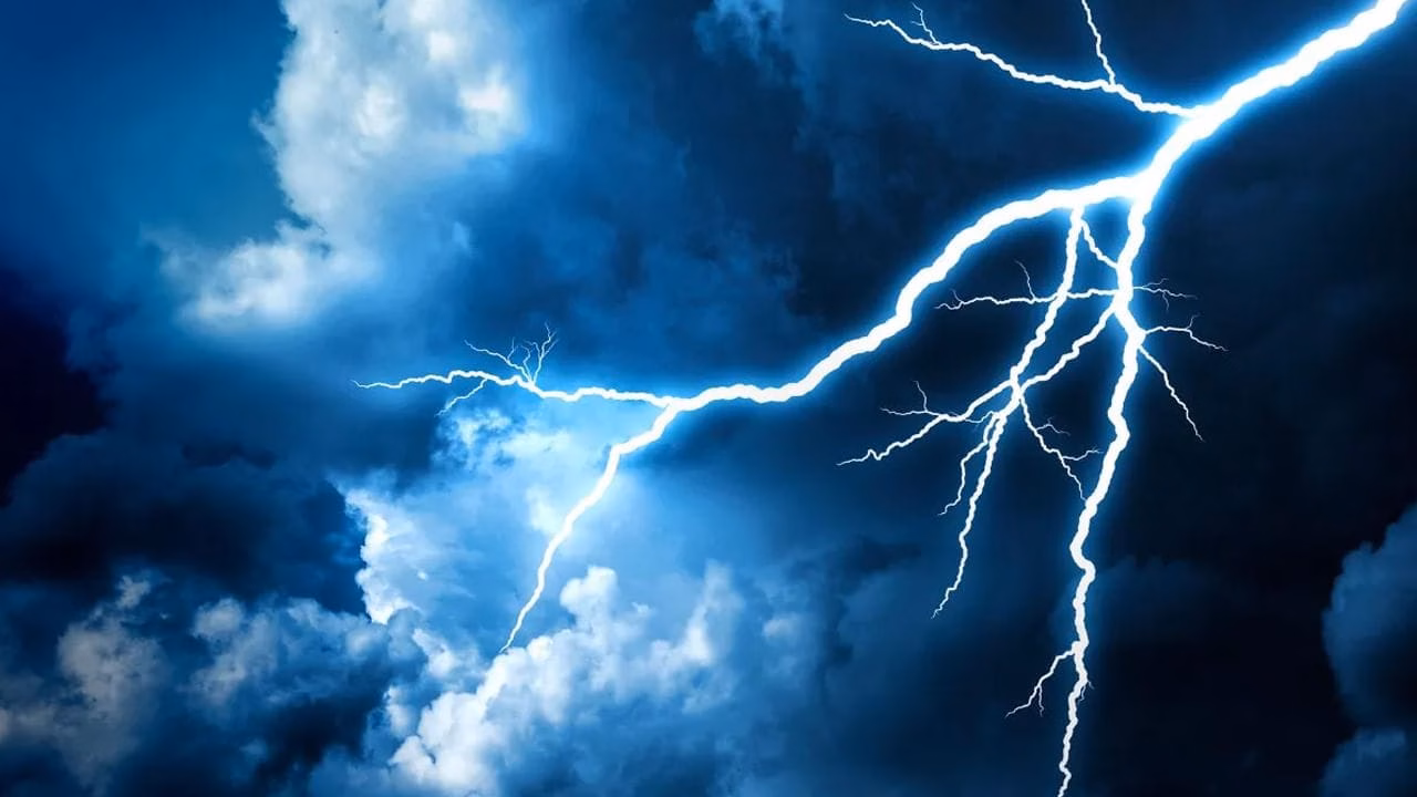 తెలుగు రాష్ట్రాలు లో భిన్నమైన వాతావరణం