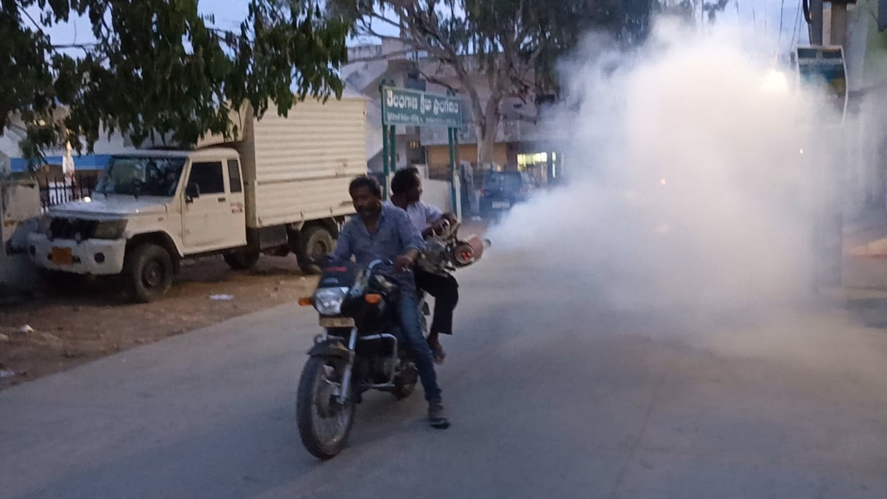 32వ వార్డు ప్రజలకు పరిసరాల పరిశుభ్రత పై అవగాహన