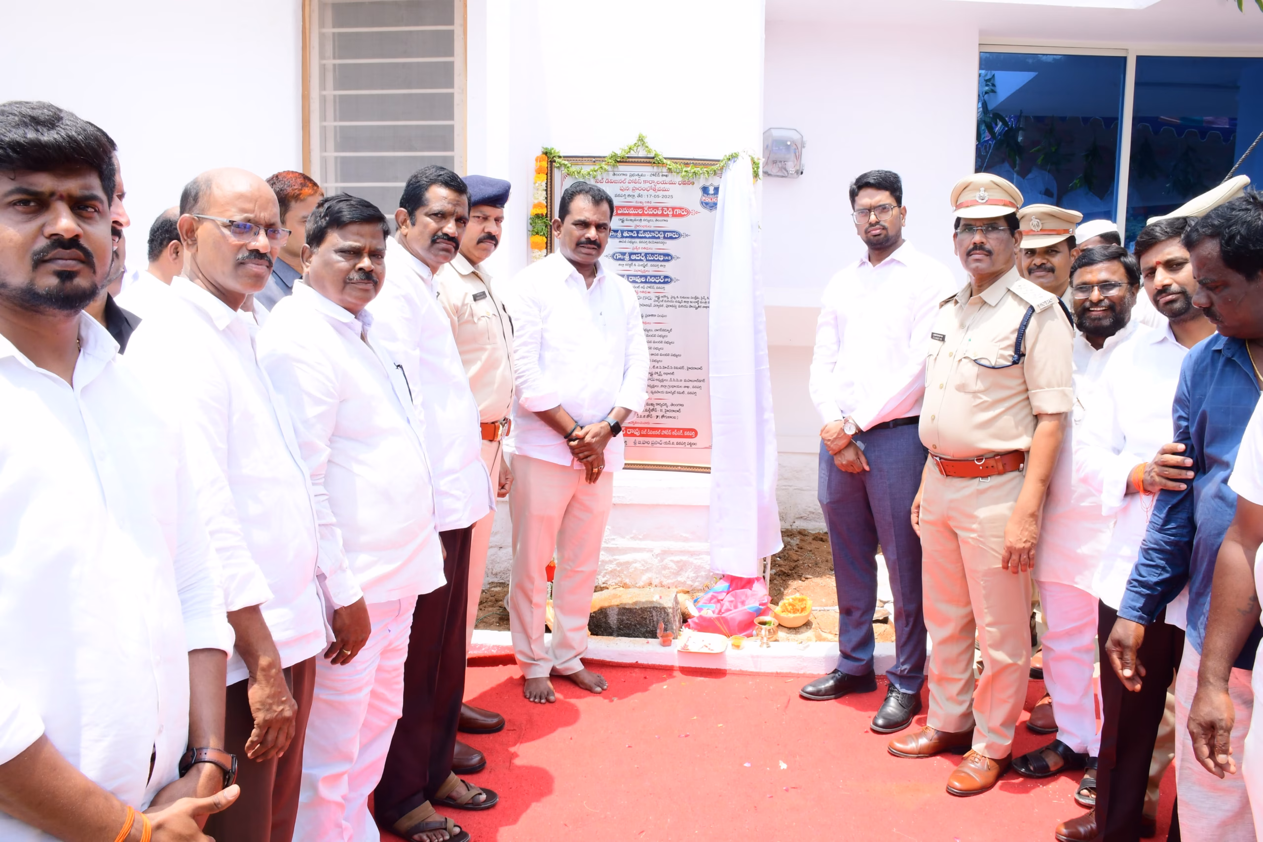 ప్రజలకు శాంతిభద్రతలు కల్పించే విషయంలో పోలీస్ లకు పూర్తి సహకారం