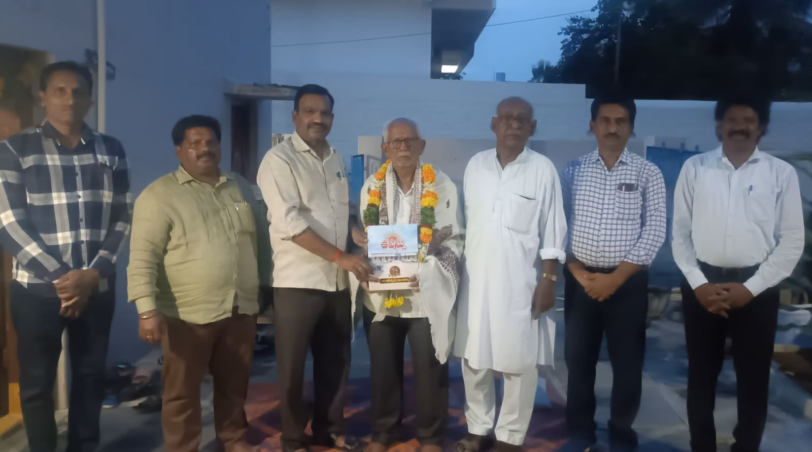 సీనియర్ పద్యకవికి చందాపురం బుచ్చయ్య ను ఘన సన్మానించిన సాహితి కళా వేదిక