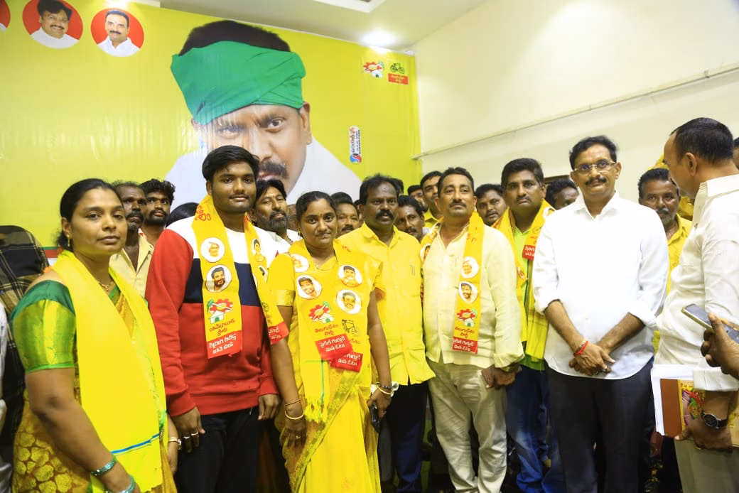 మినీ మ‌హానాడు లో టిడిపి తీర్ధం పుచ్చుకున్న వైసిపి, బిజెపి నాయ‌కులు