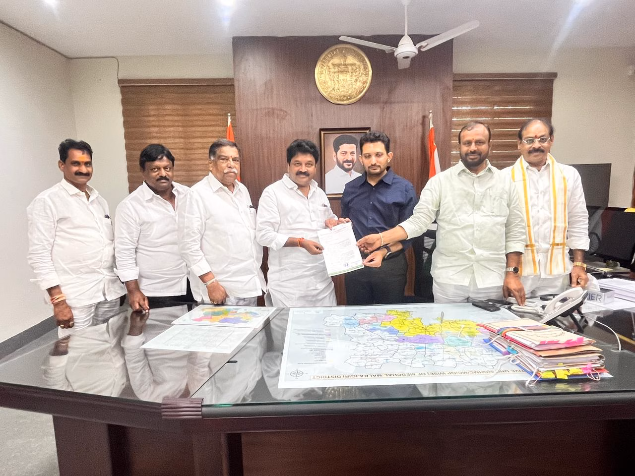 సింగిరెడ్డి హరివర్ధన్ రెడ్డి ఆధ్వర్యంలో మేడ్చల్ మల్కాజ్గిరి జిల్లా కలెక్టర్ గౌతమ్ కి వినతి పత్రం