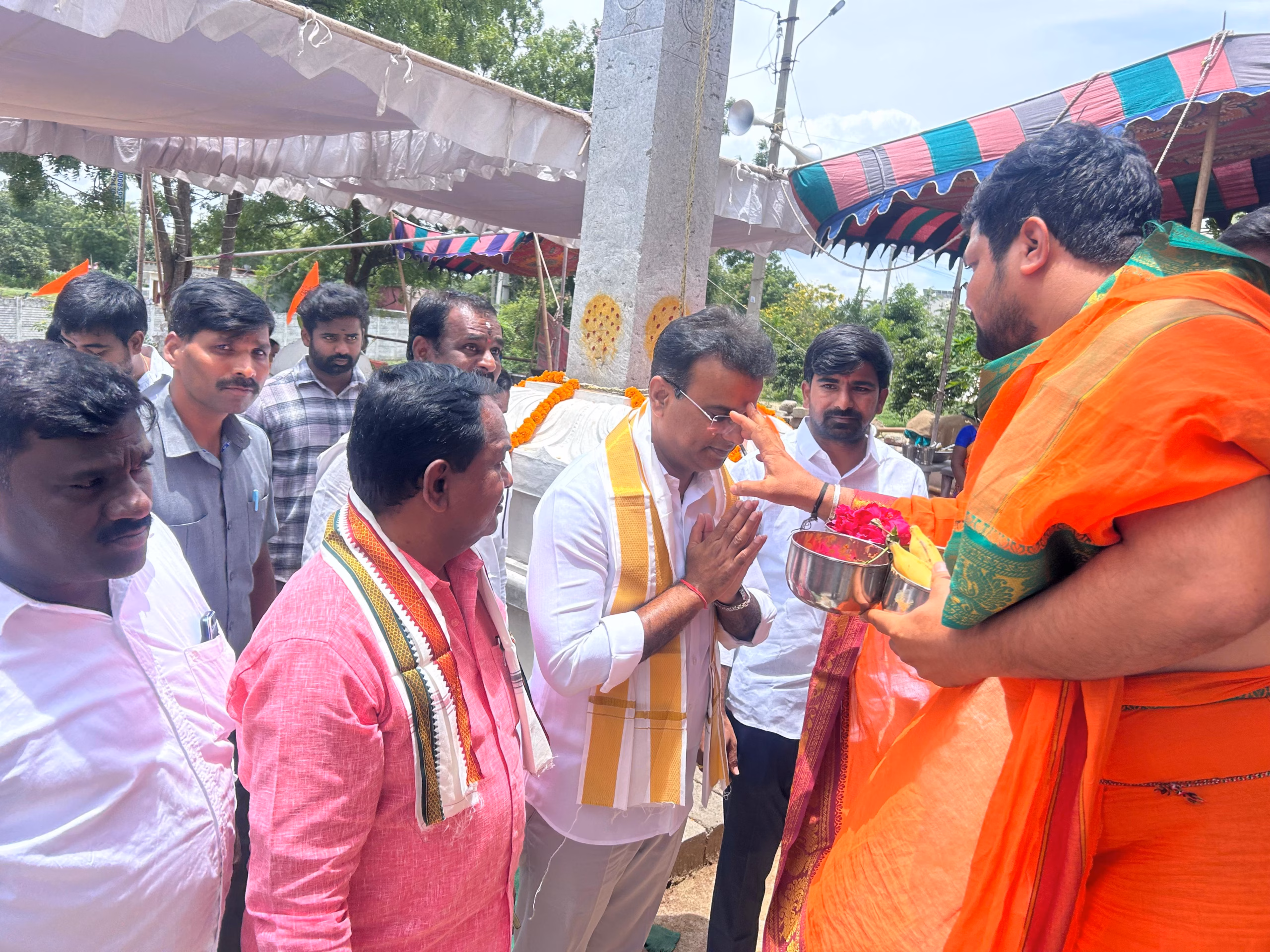 విశాలాక్షి సమేత విశ్వేశ్వర స్వామి అనుగ్రహంతో ప్రజలంతా సంతోషంగా ఉండాలి