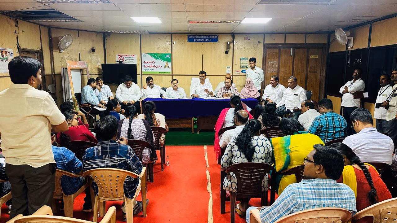 రానున్న వర్షాకాలాన్ని దృష్టిలో ఉంచుకొని అభివృద్ధి పనులను త్వరితగతిన పూర్తిచేయాలి