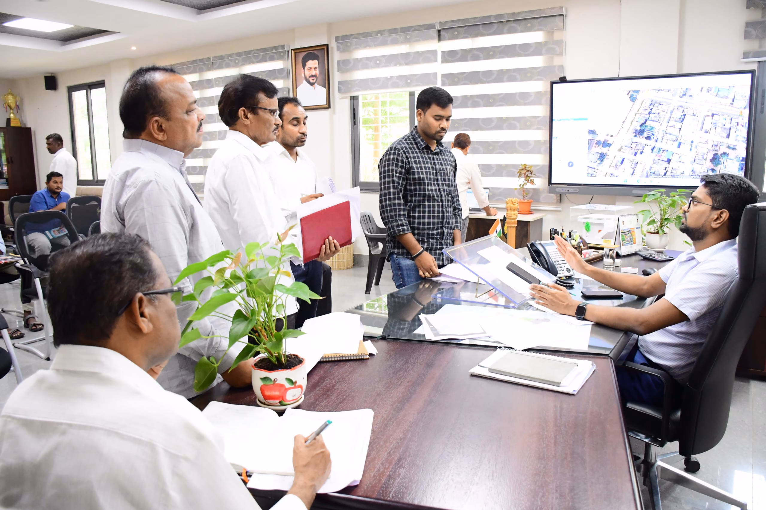 వనపర్తి పట్టణం నుండి పెబ్బేరు పానగల్ వెళ్లే రహదారుల విస్తరణ