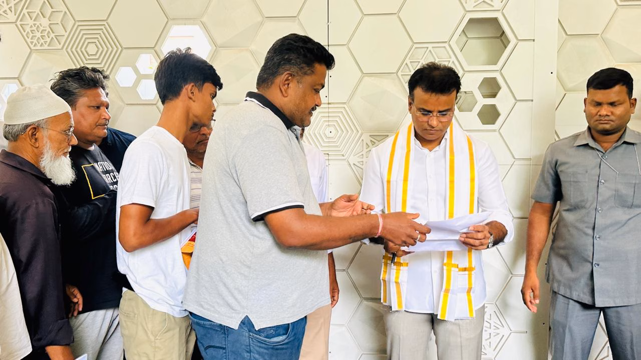 ఎల్లప్పుడు ప్రజలకు అందుబాటులో ఉంటూ వారి సమస్యల పరిష్కారమే