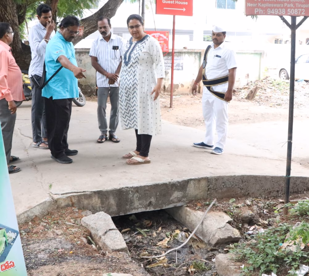 కాలువల్లో చెత్త కనబడితే చర్యలే