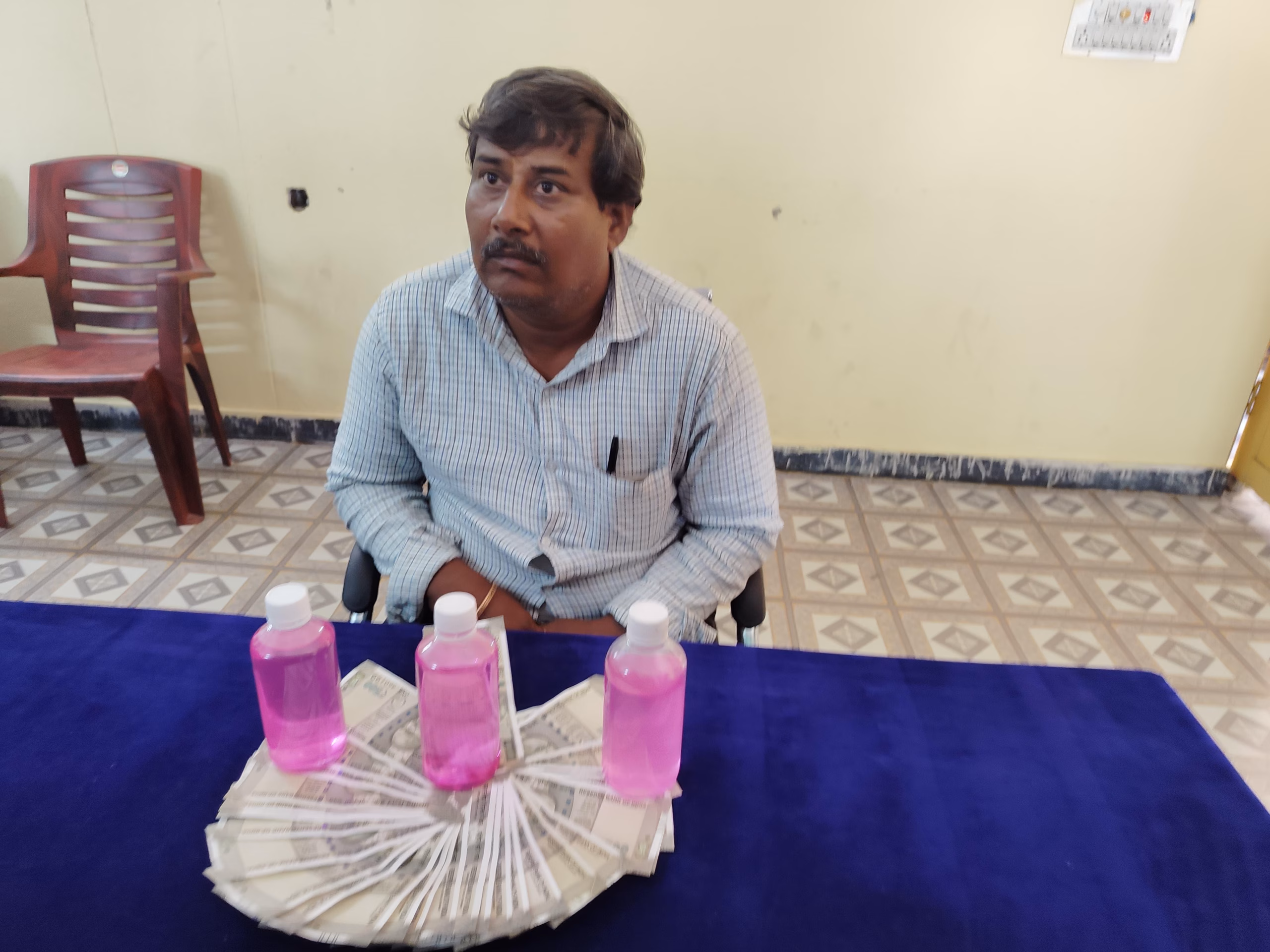 రూ.15 వేలు లంచం తీసుకుంటూ ఏసీబీకి చిక్కిన సర్వేయర్